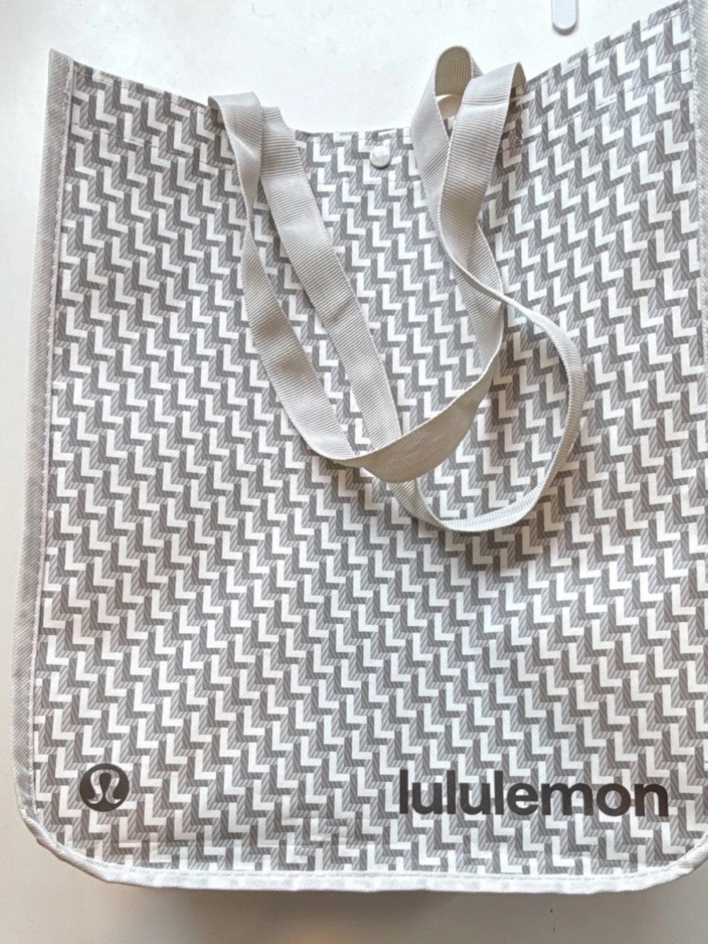 New LULULEMON 2025 HOLIDAY Shopping Tote/Gym Large Bag Gray Logo Limited